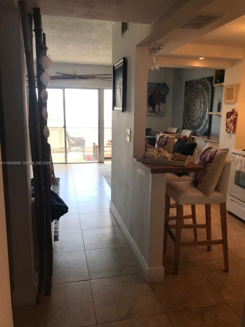 320 S Surf Rd, Unit 305, Hollywood, FL 33019 Photo