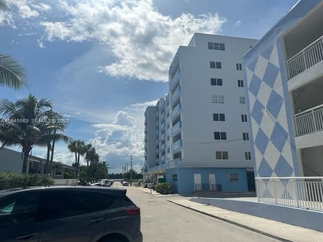 320 S Surf Rd, Unit 305, Hollywood, FL 33019 Photo