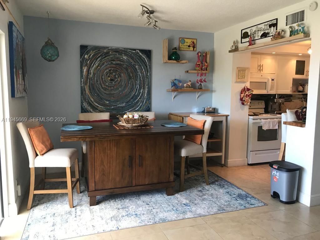 320 S Surf Rd, Unit 305, Hollywood, FL 33019 Photo