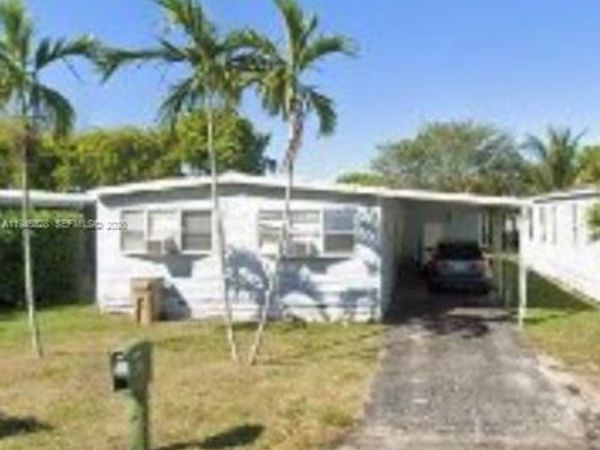 913 SW 131st Way, Davie, FL 33325