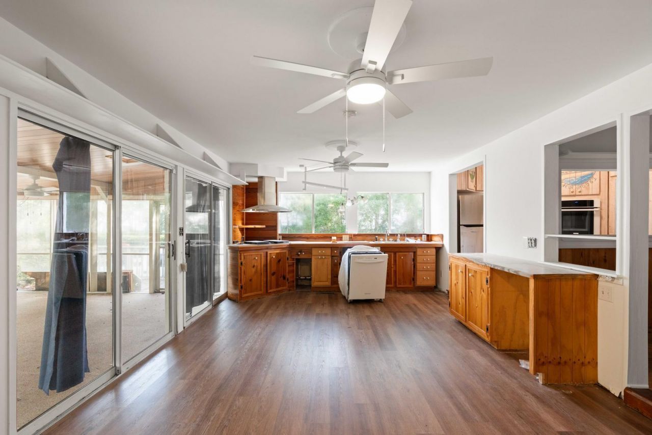 2250 Myrtle Avenue Photo 8