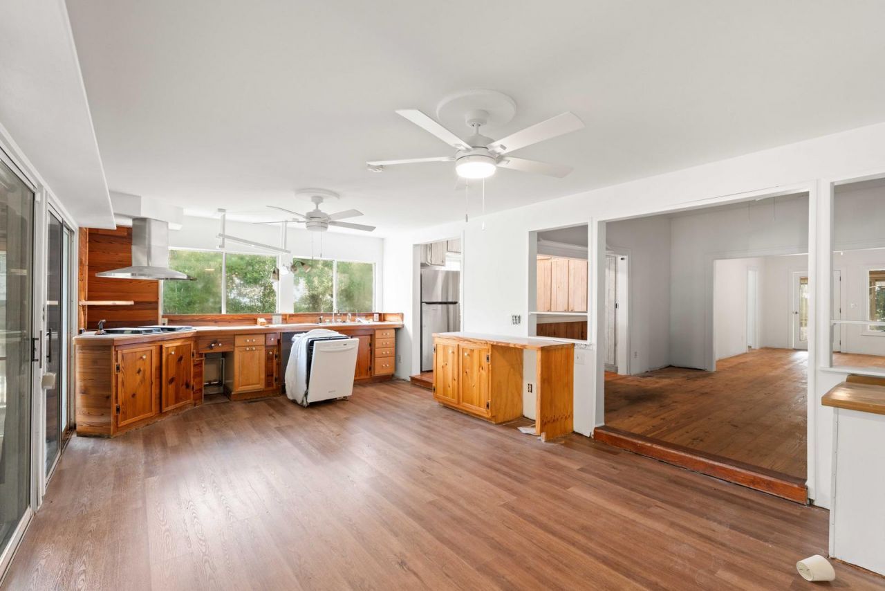 2250 Myrtle Avenue Photo 9