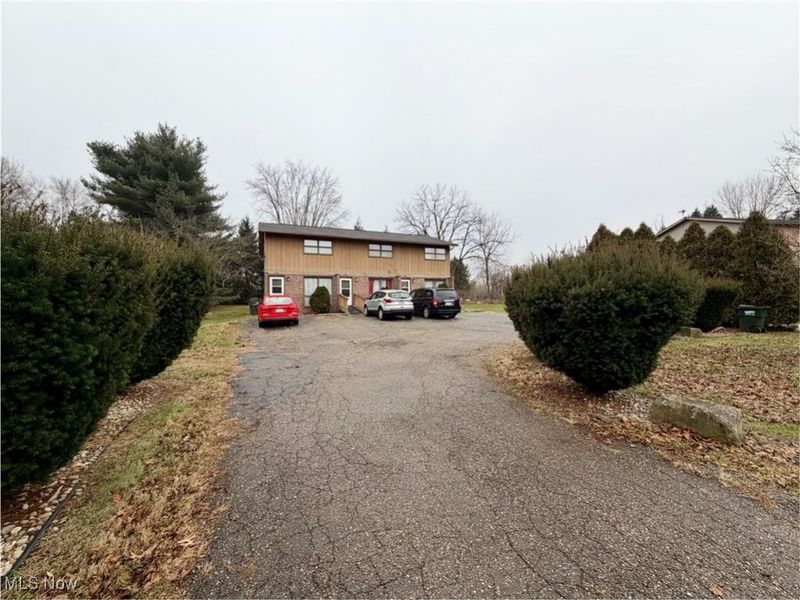 792 Kingwood Drive NE, Bolivar, OH 44612 Photo 2