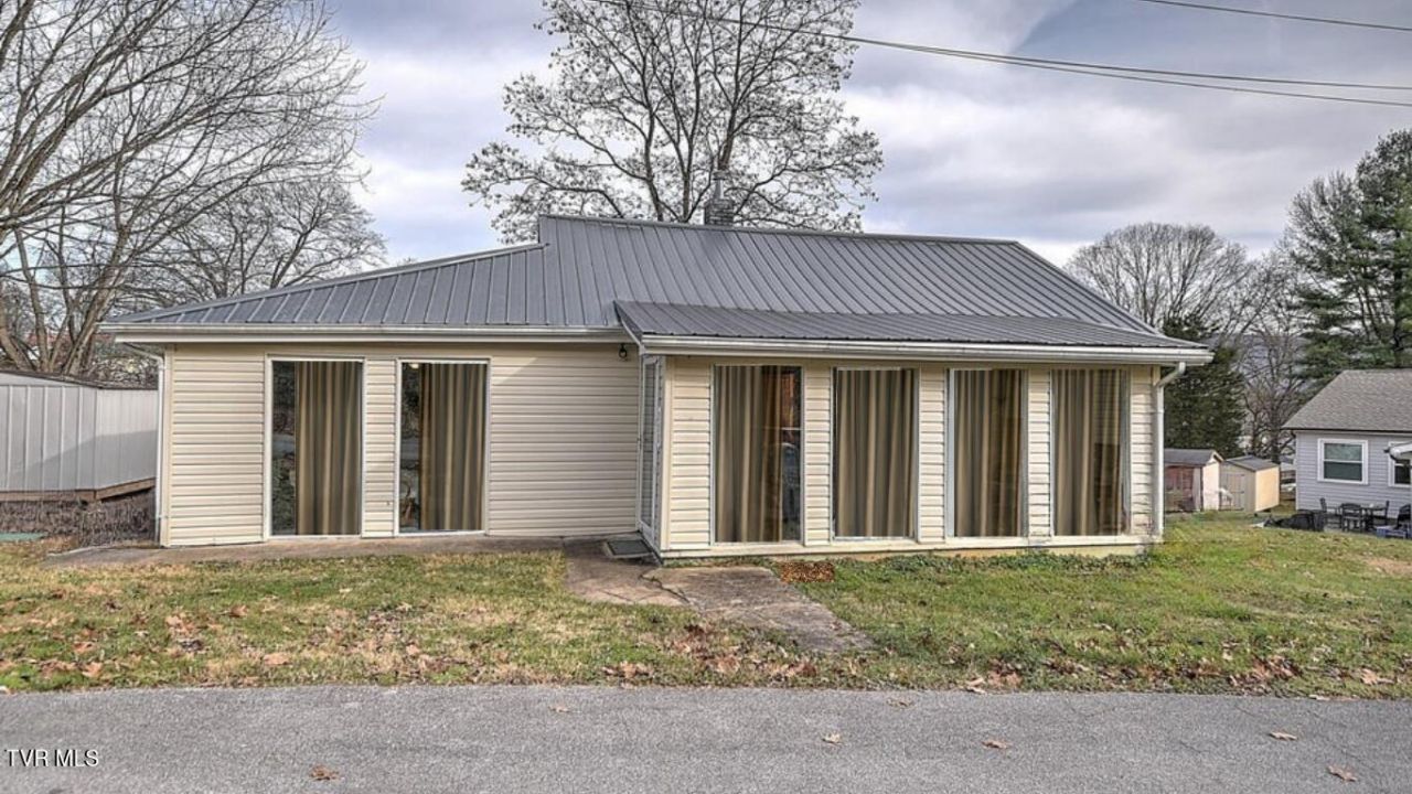 252 Ashville Avenue, Mount Carmel, TN 37645 Main Photo