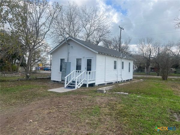 327 W Main Street, Port Lavaca, TX 77979