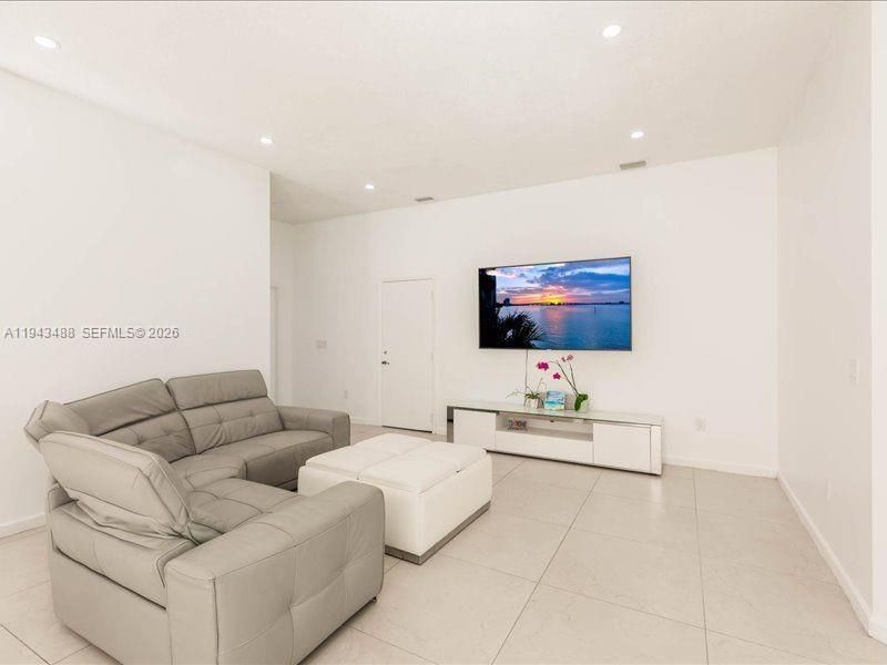 21475 SW 90th Pl, Cutler Bay, FL 33189 Photo