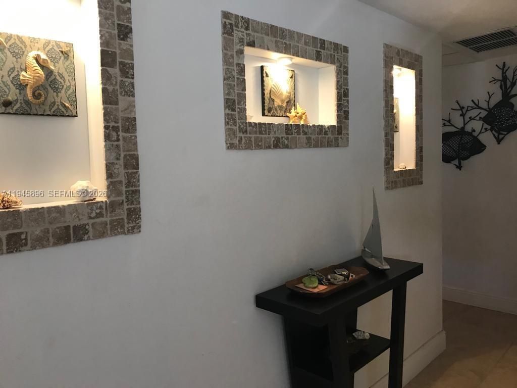 320 S Surf Rd, Unit 305, Hollywood, FL 33019 Photo