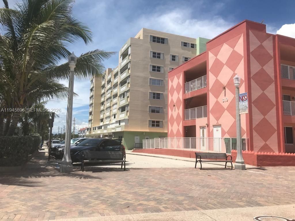 320 S Surf Rd, Unit 305, Hollywood, FL 33019 Photo