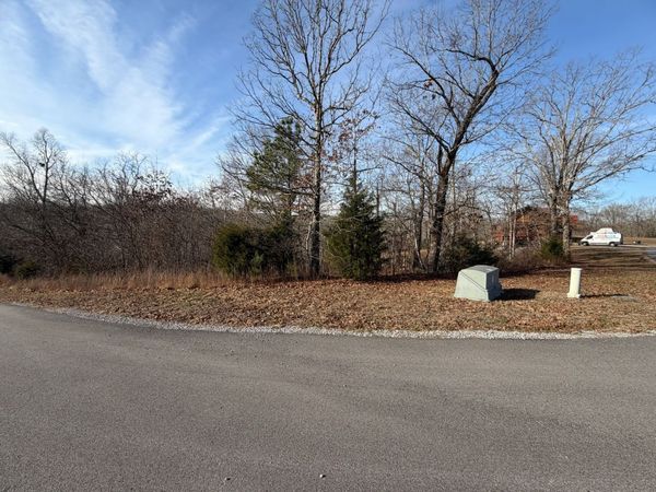 1 Deepwood Dr, Murray, KY 42071