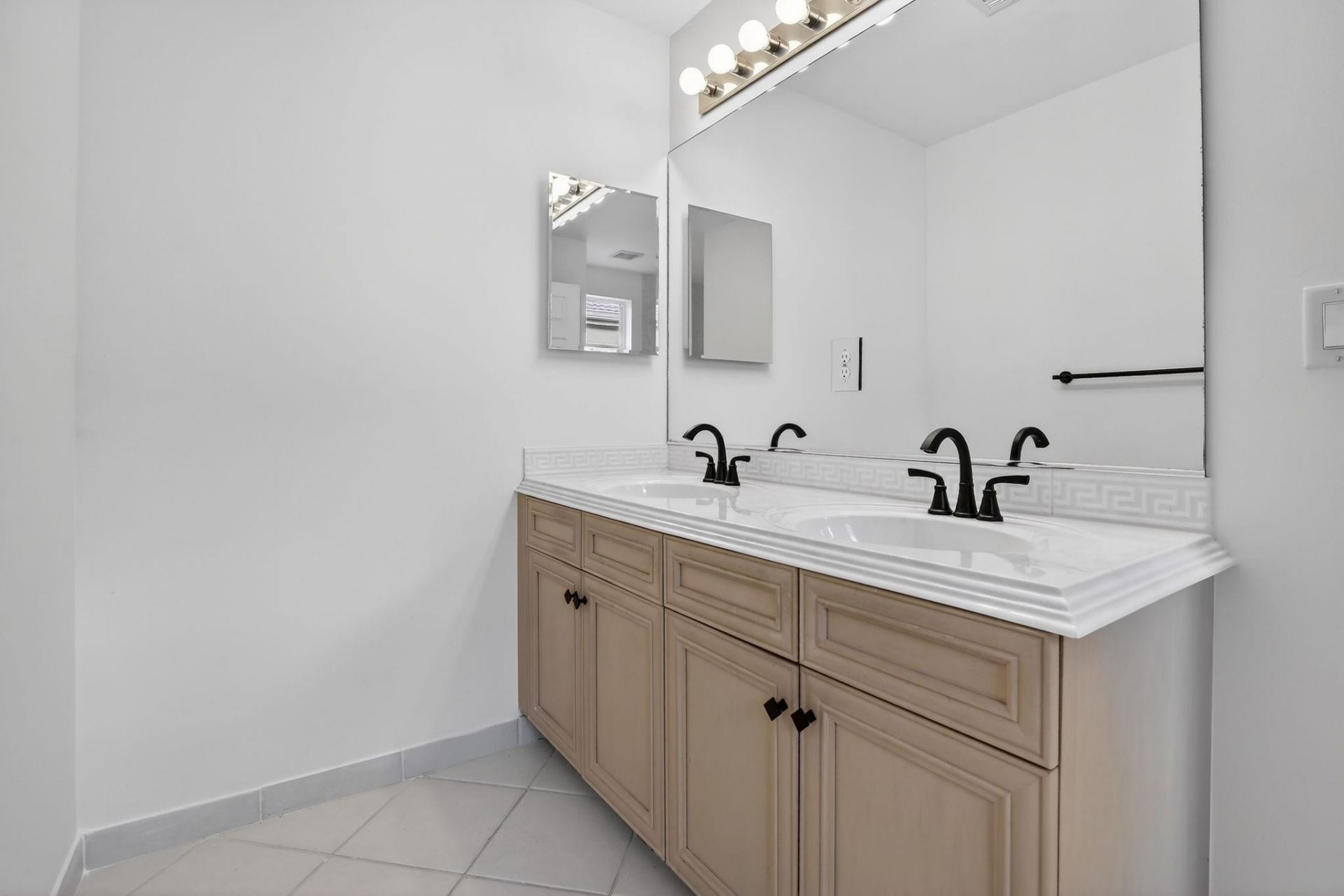 1071 SW 171st Ter, Pembroke Pines, FL 33027 Photo