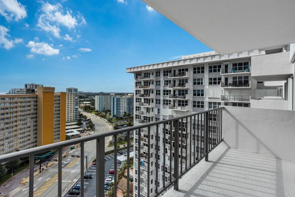 405 N Ocean Boulevard, Unit 1704, Pompano Beach, FL 33062 Photo
