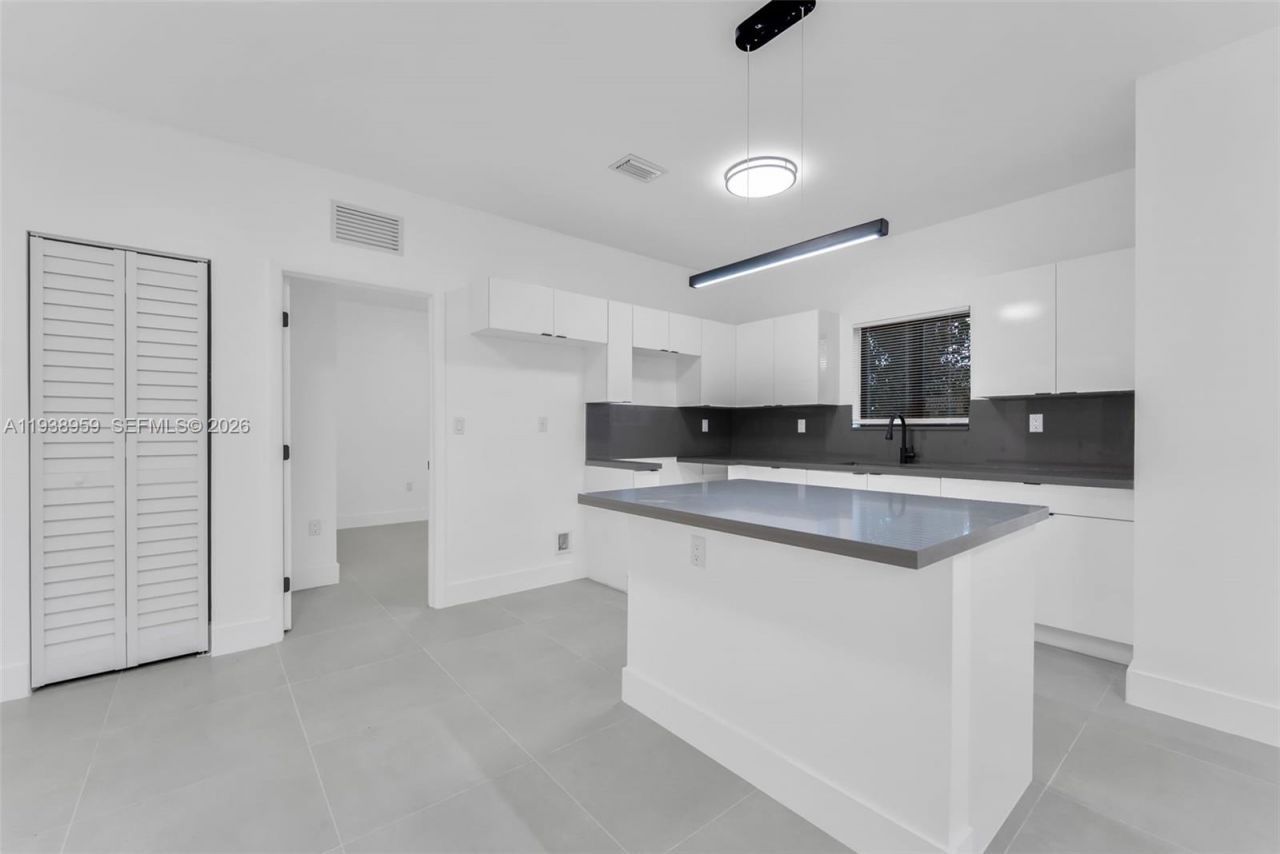 1440 NW 61st St, Miami, FL 33142 Photo