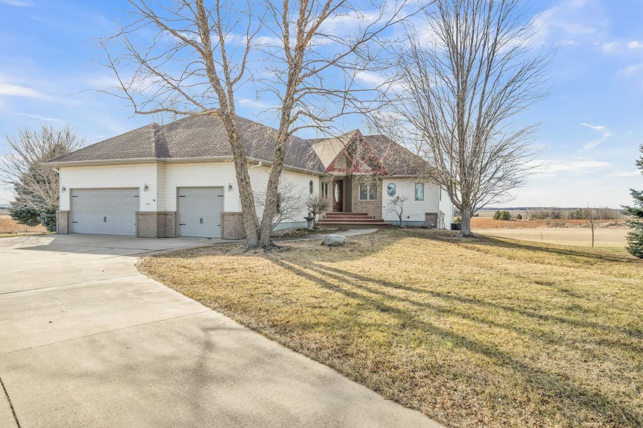 2117 212th Street, West Okoboji, IA 51351 Main Photo
