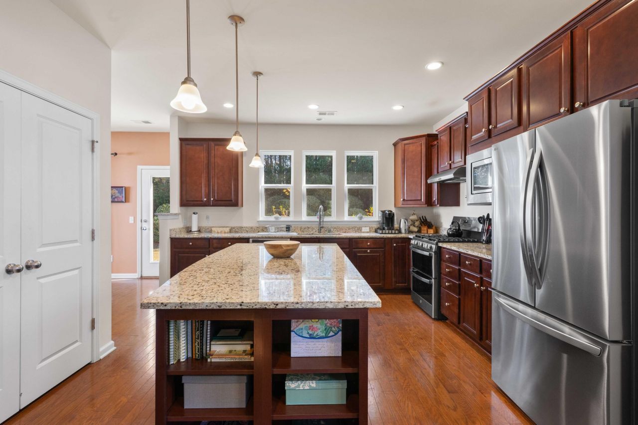 557 Sea Foam Street Photo 11