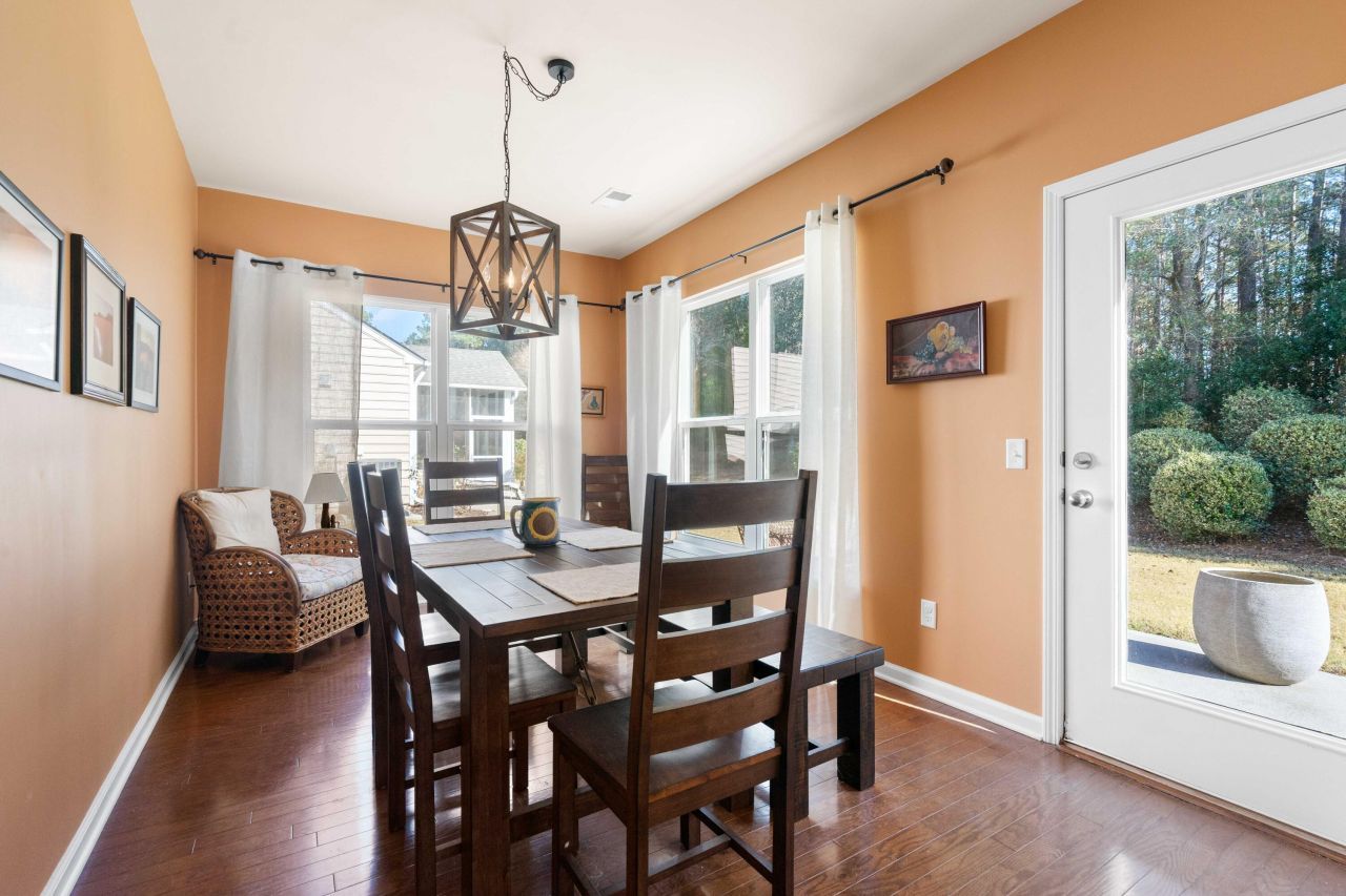 557 Sea Foam Street Photo 13