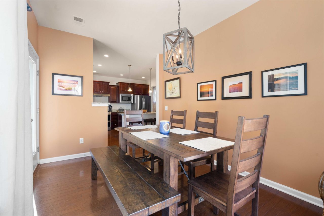 557 Sea Foam Street Photo 15