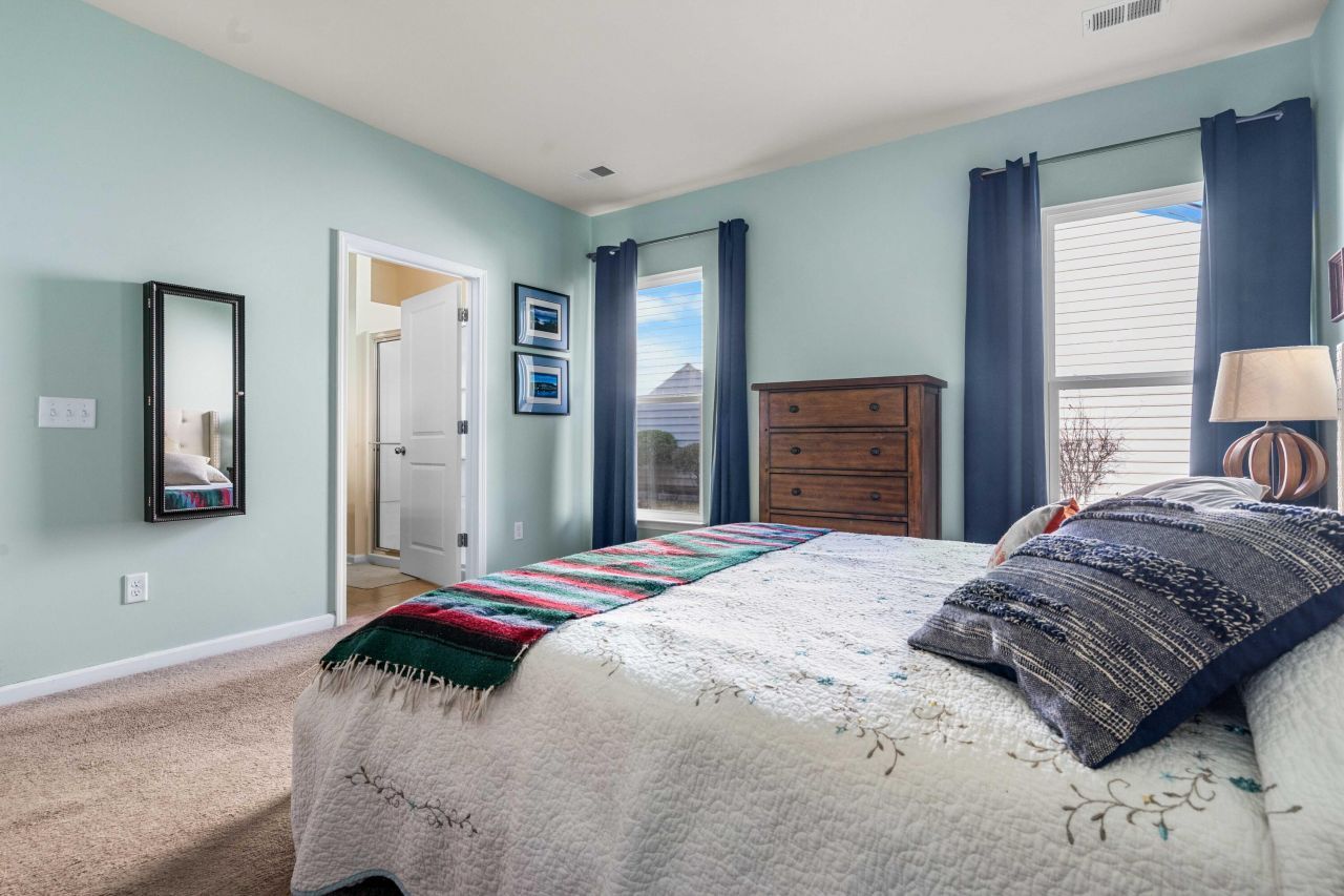 557 Sea Foam Street Photo 17