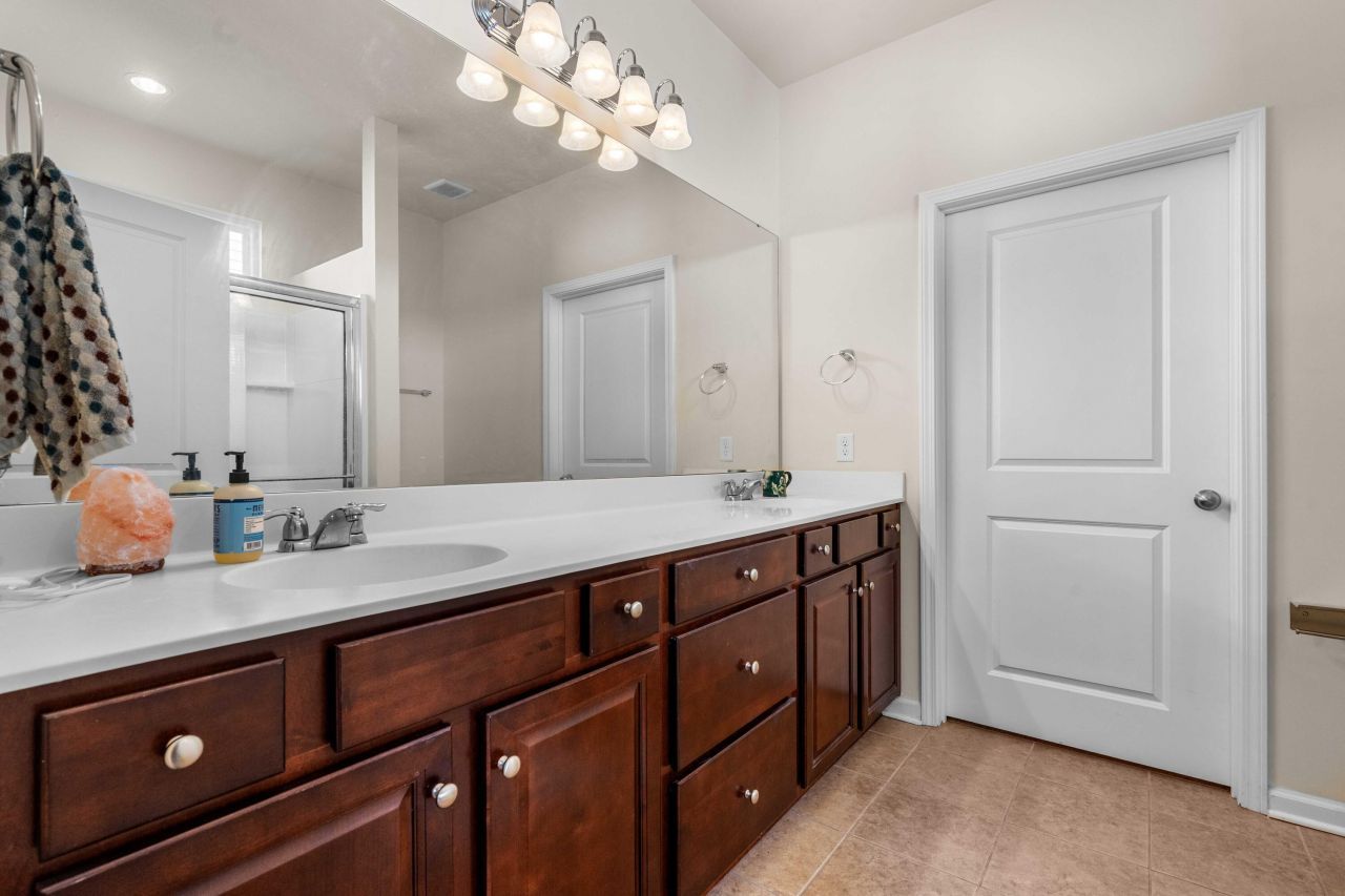 557 Sea Foam Street Photo 19