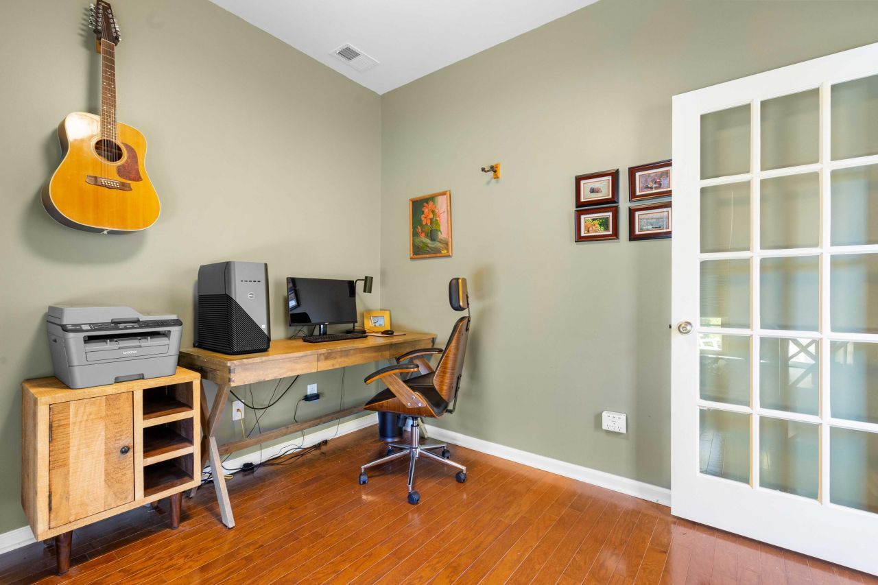 557 Sea Foam Street Photo 23