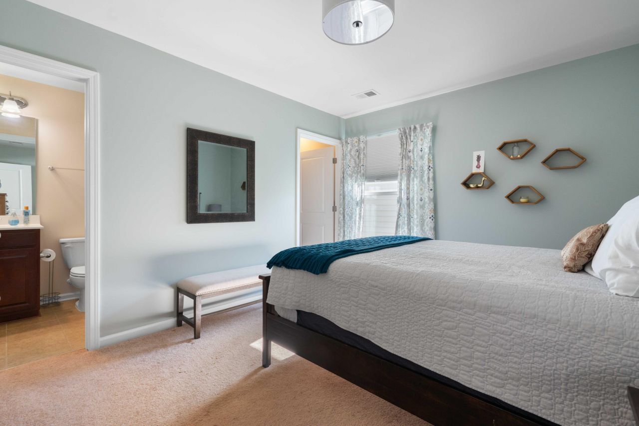 557 Sea Foam Street Photo 29