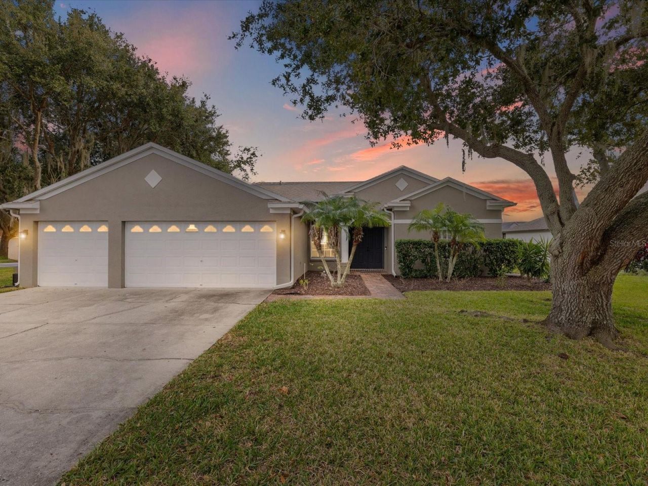 19719 Spring Willow Court, Odessa, FL 33556 Main Photo