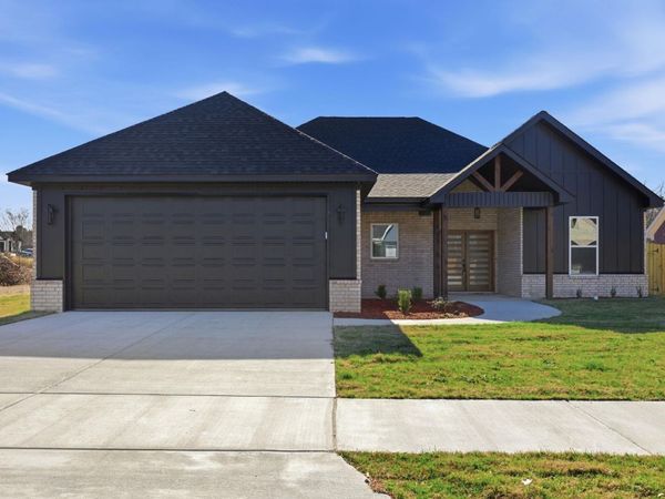 4805 Coronell Way, Bryant, AR 72002