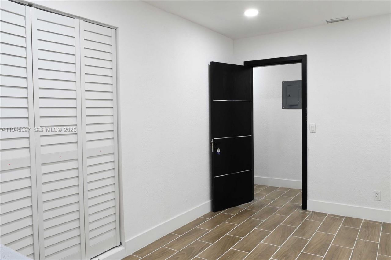 2496 SW 8th St, Fort Lauderdale, FL 33312 Photo