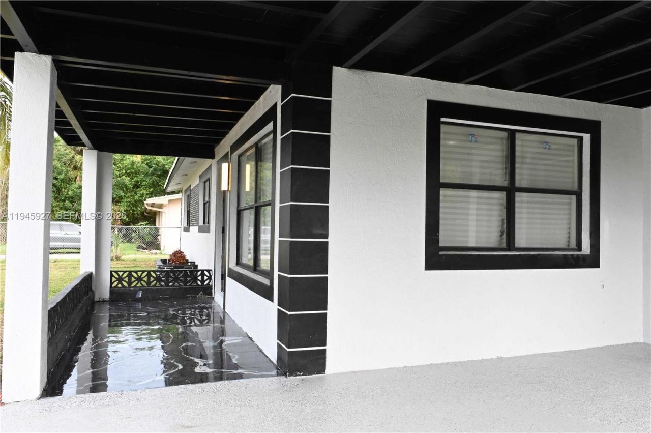 2496 SW 8th St, Fort Lauderdale, FL 33312 Photo