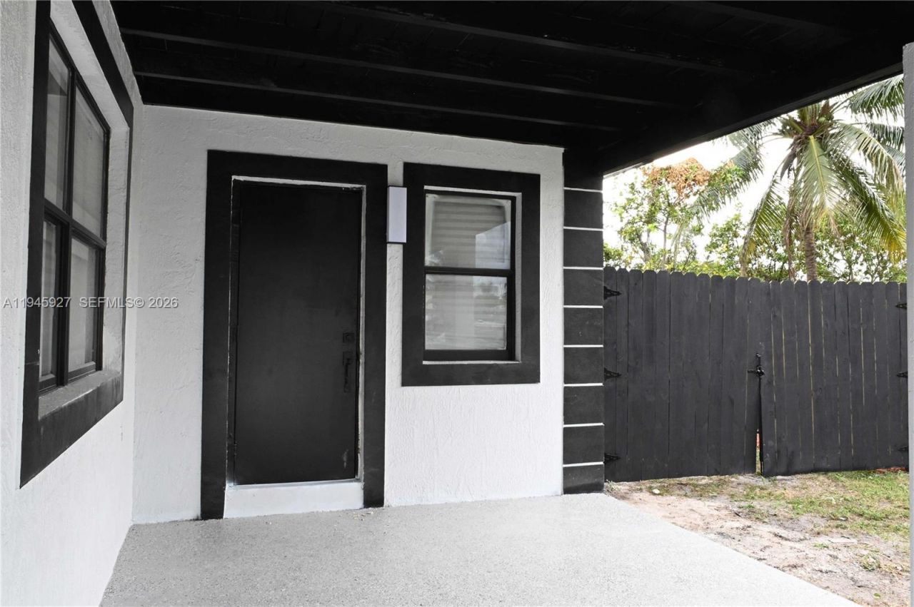 2496 SW 8th St, Fort Lauderdale, FL 33312 Photo