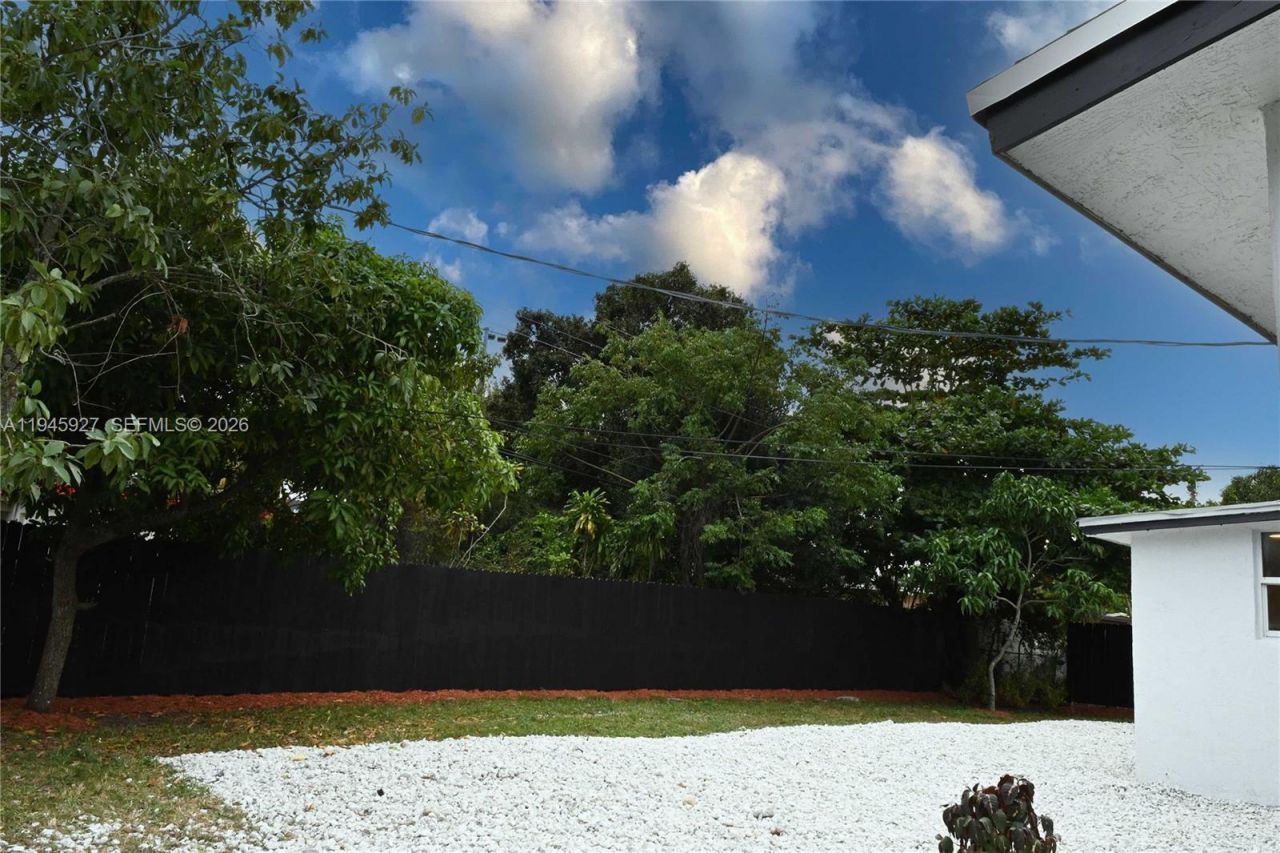 2496 SW 8th St, Fort Lauderdale, FL 33312 Photo