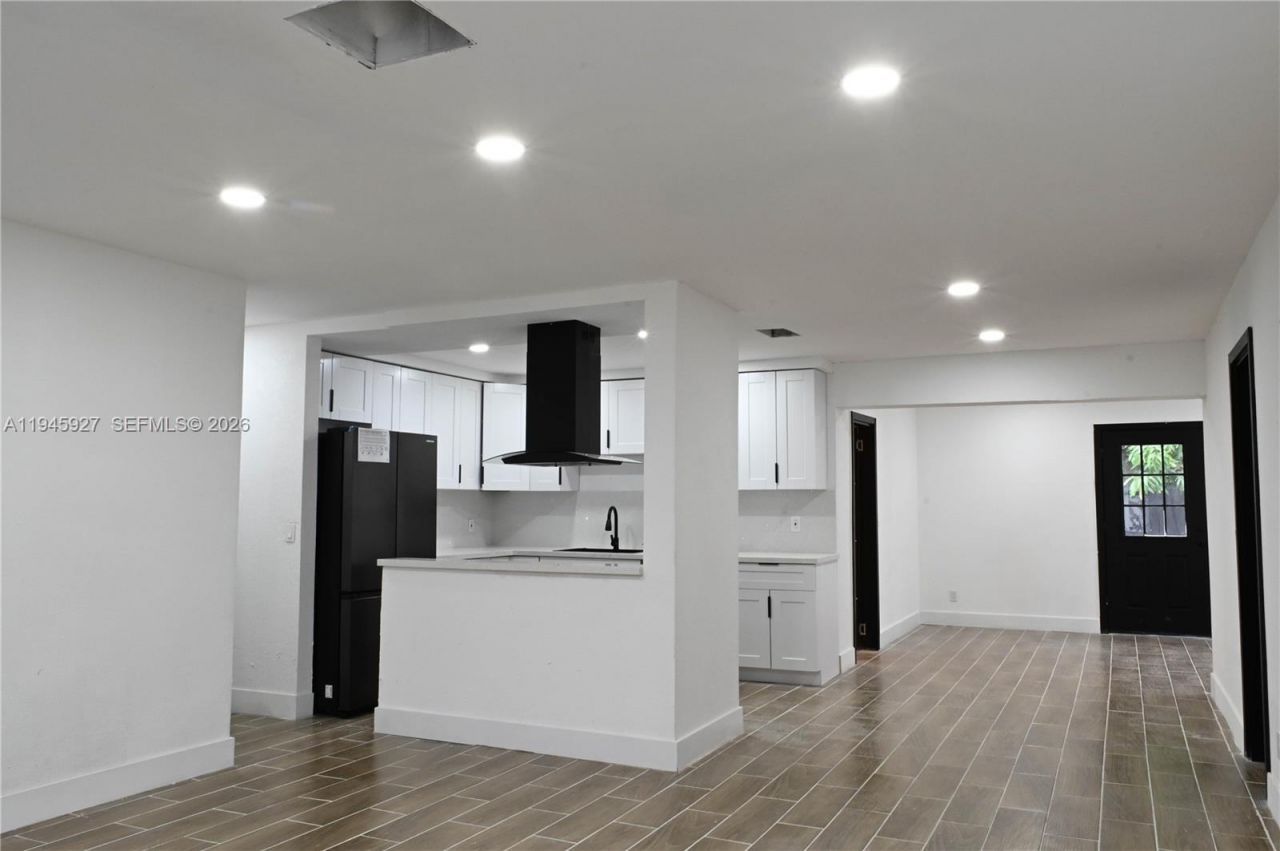 2496 SW 8th St, Fort Lauderdale, FL 33312 Photo