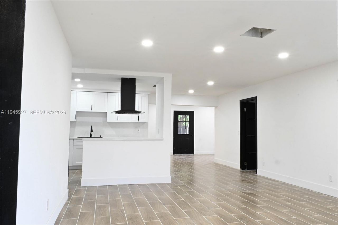 2496 SW 8th St, Fort Lauderdale, FL 33312 Photo