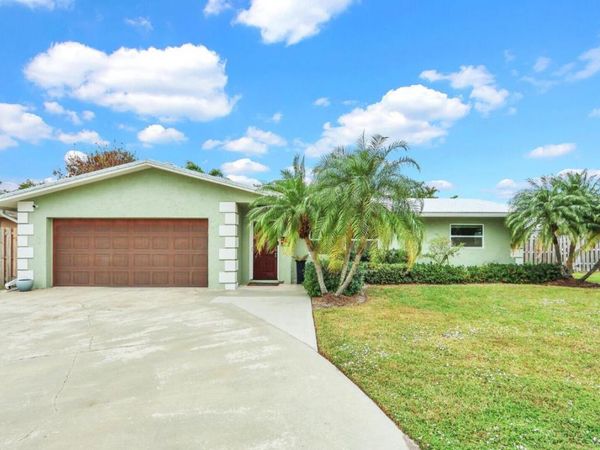 3035 SE Glasgow Drive, Stuart, FL 34997