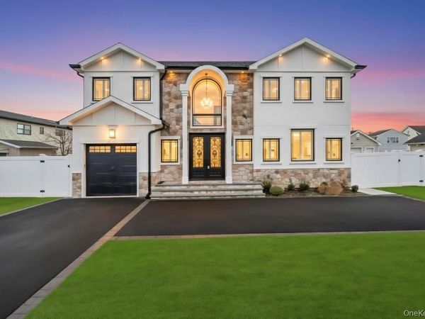 185 9th Street , Hicksville, NY 11801