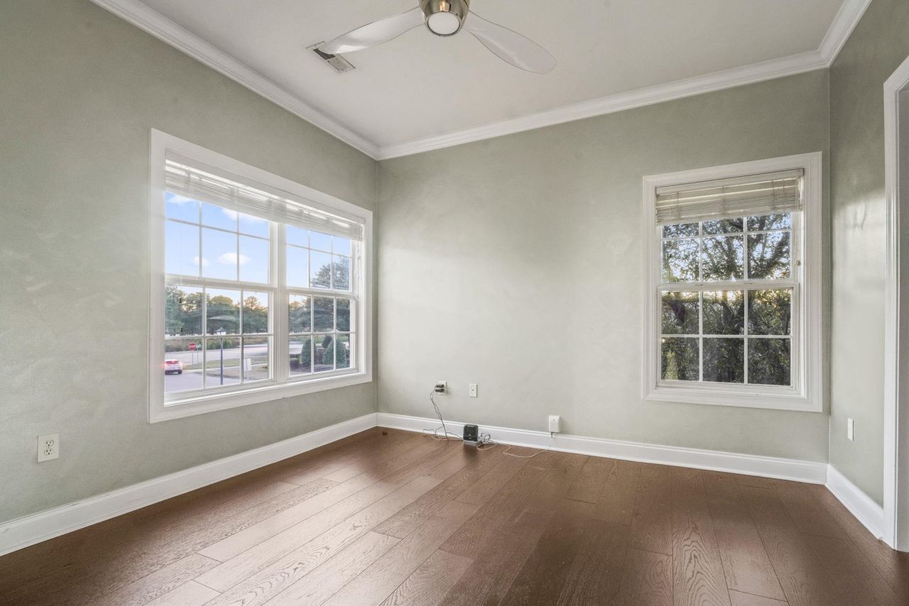 2081 Silvercrest Dr. Photo 18