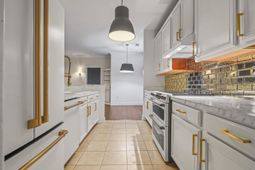 2081 Silvercrest Dr. photo 4