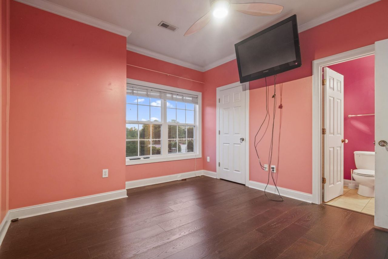 2081 Silvercrest Dr. Photo 22