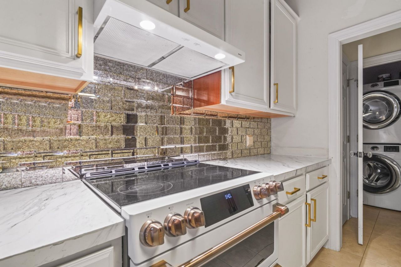 2081 Silvercrest Dr. Photo 24