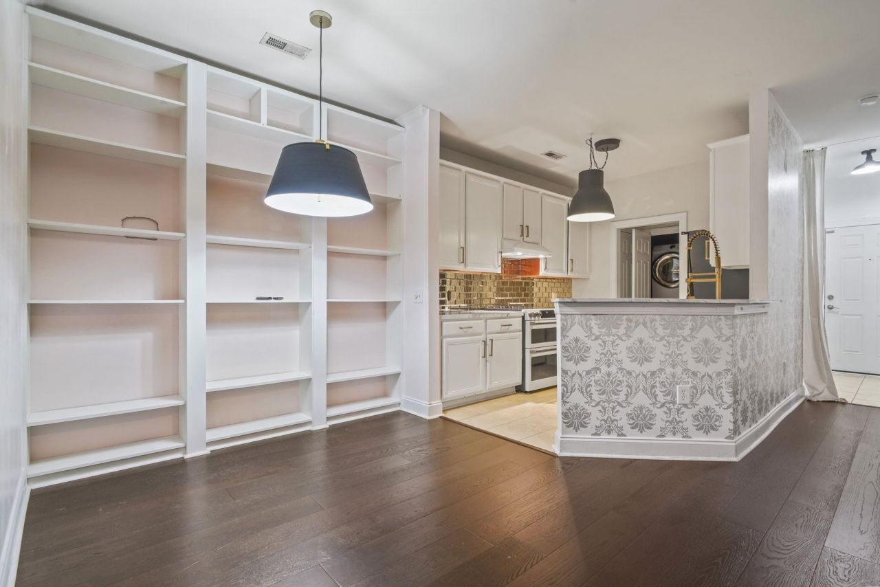 2081 Silvercrest Dr. Photo 6