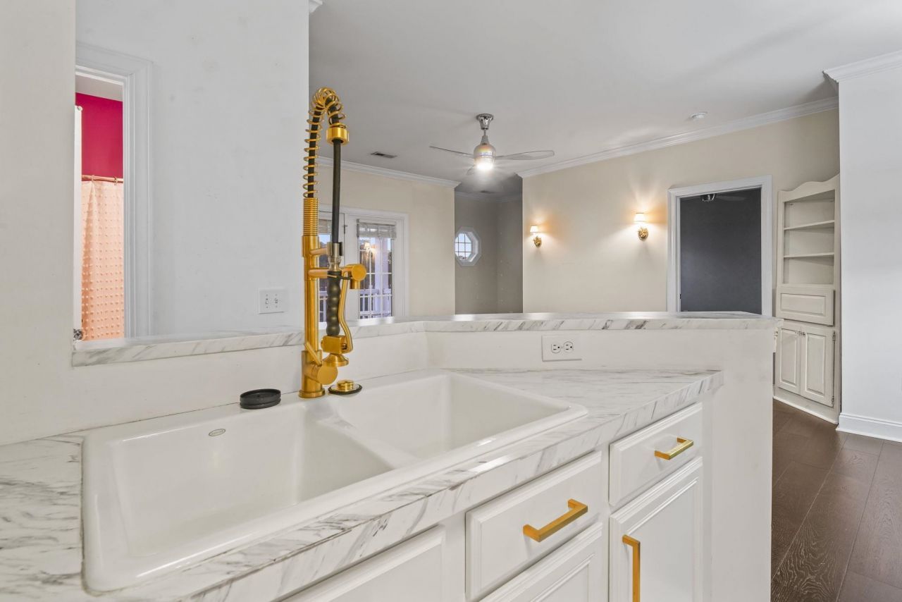 2081 Silvercrest Dr. Photo 7