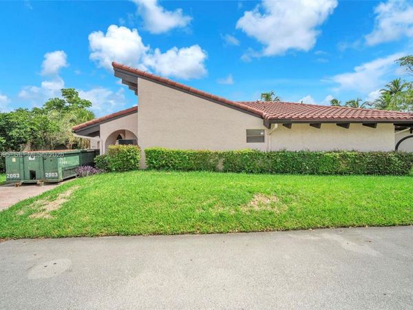 8221 Pine Dr, Unit 61, Tamarac, FL 33321