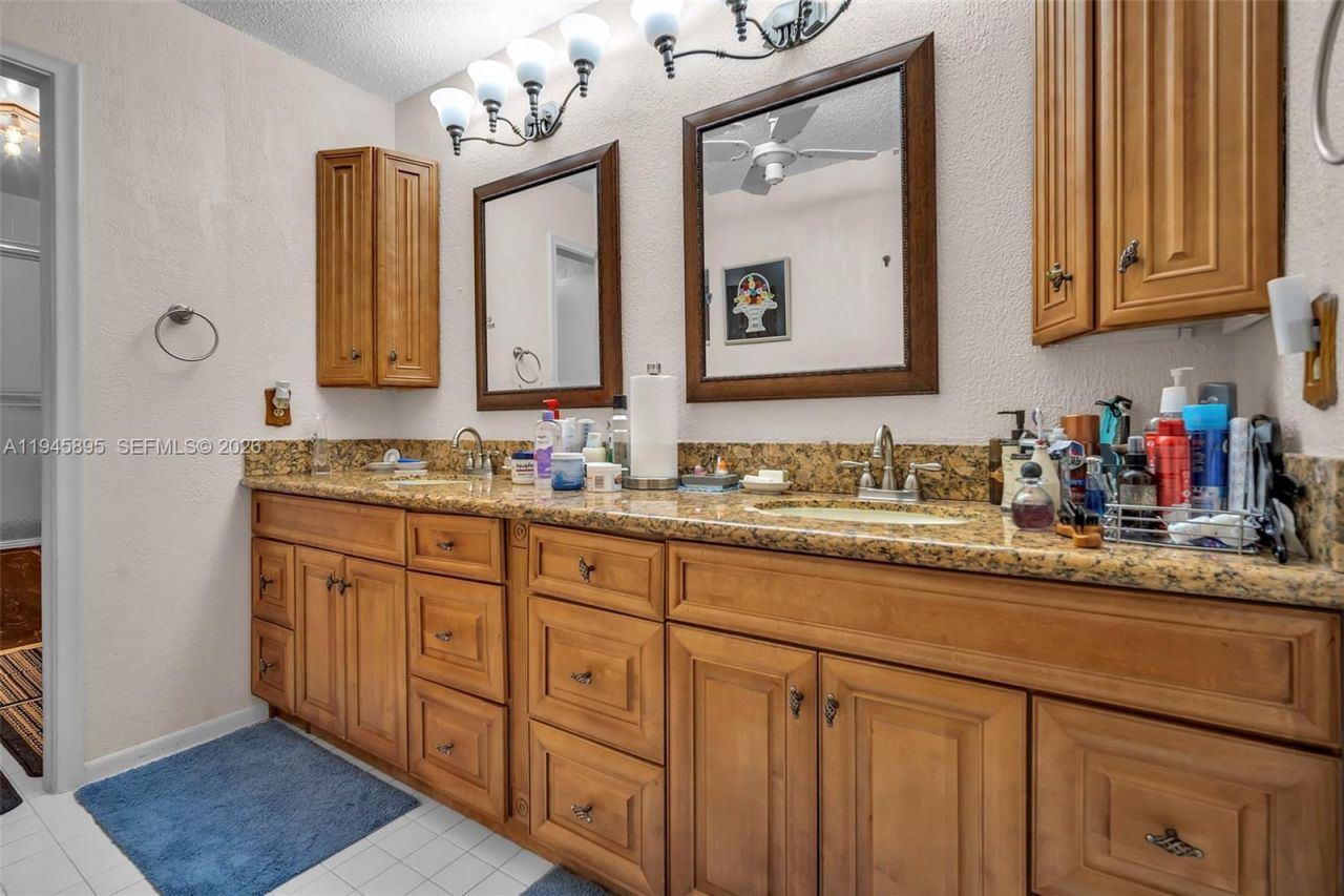 8221 Pine Dr, Unit 61, Tamarac, FL 33321 Photo