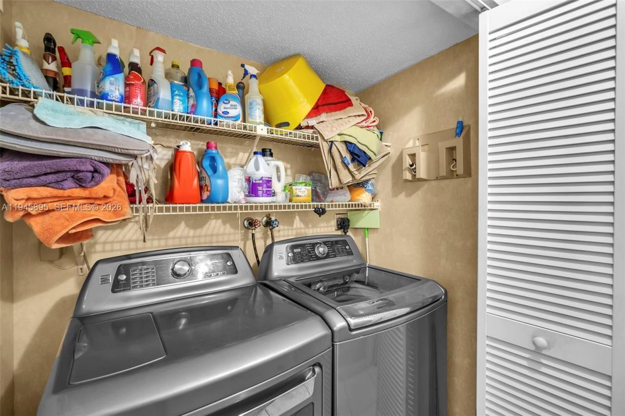 8221 Pine Dr, Unit 61, Tamarac, FL 33321 Photo