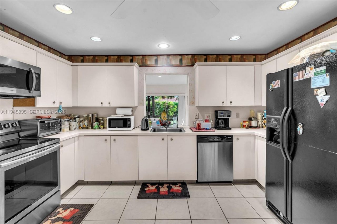 8221 Pine Dr, Unit 61, Tamarac, FL 33321 Photo