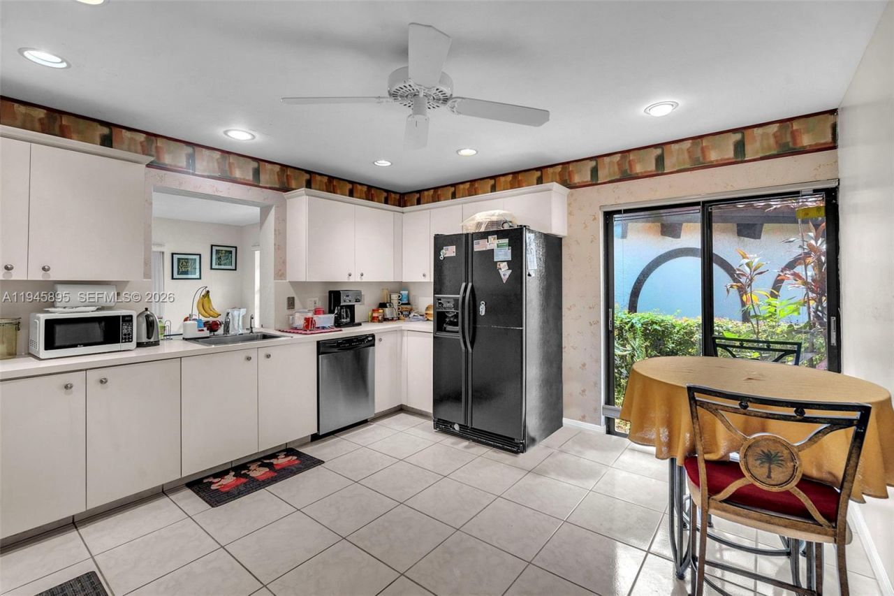 8221 Pine Dr, Unit 61, Tamarac, FL 33321 Photo