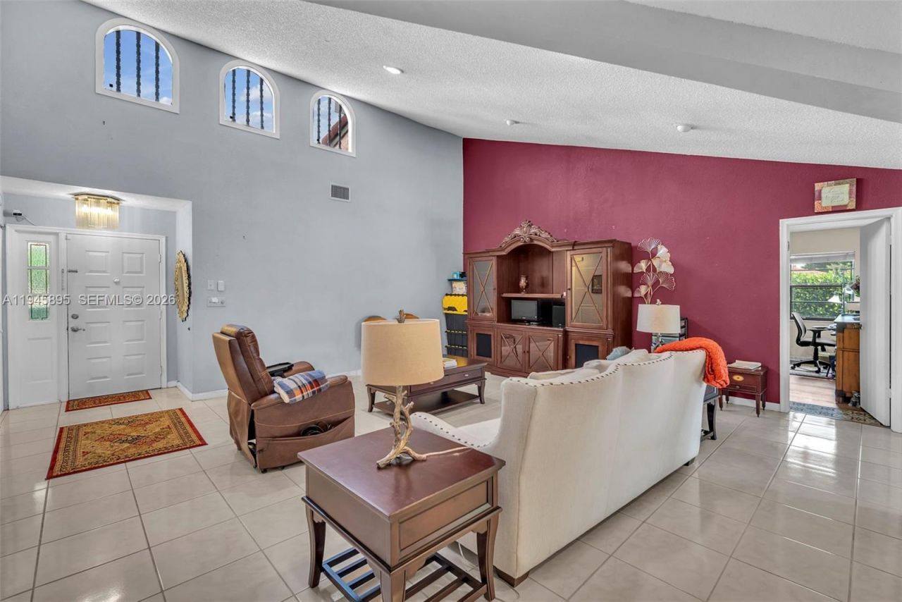 8221 Pine Dr, Unit 61, Tamarac, FL 33321 Photo