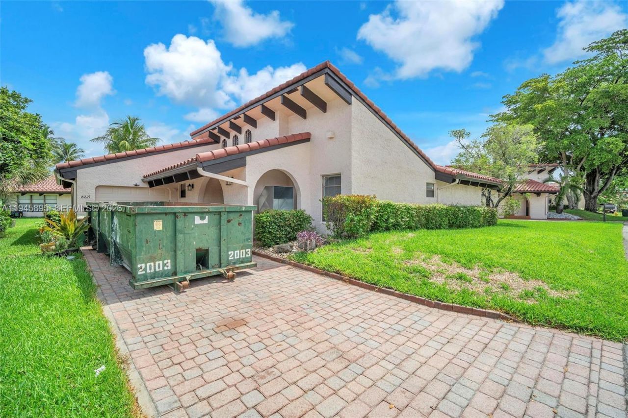 8221 Pine Dr, Unit 61, Tamarac, FL 33321 Photo