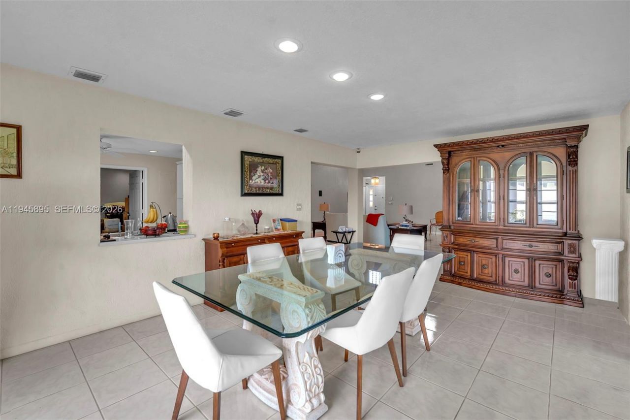 8221 Pine Dr, Unit 61, Tamarac, FL 33321 Photo