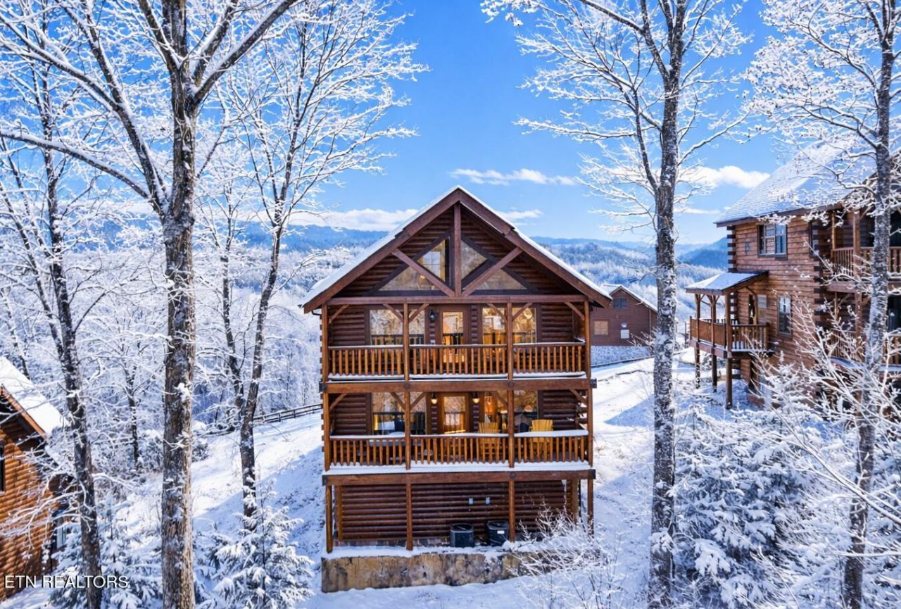 2853 White Oak Ridge Ln, Sevierville, TN 37862 Main Photo