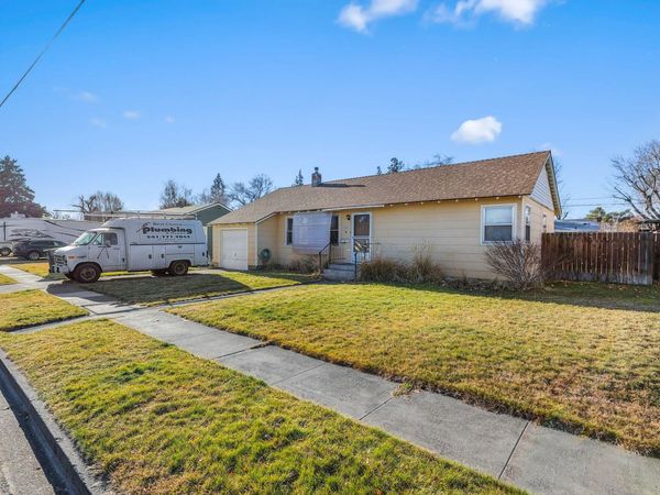 639 NW 8th Street, Redmond, OR 97756